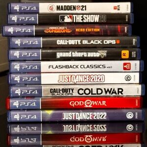 Sony PS4 console, 2 controllers & 10 games